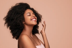 Leia mais sobre o artigo Cresce o interesse por cabelos cacheados e afro no Brasil